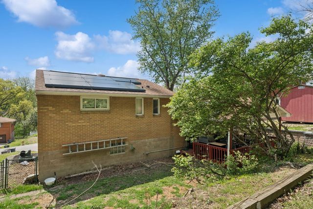 447 Saratoga Dr, Pleasant Hills, PA 15236