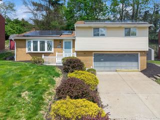 447 Saratoga Dr, Pleasant Hills, PA 15236