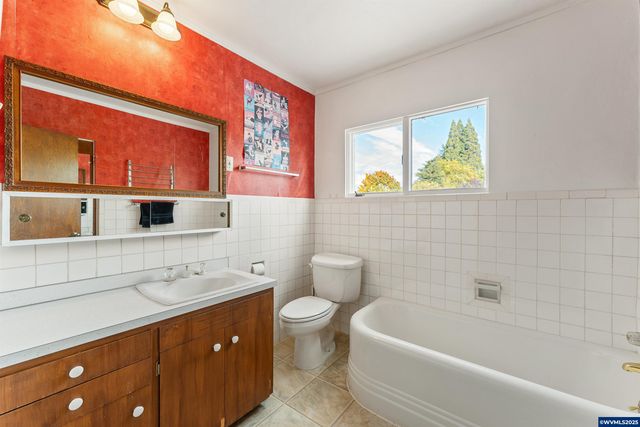 2755 D St NE, Salem, OR 97301