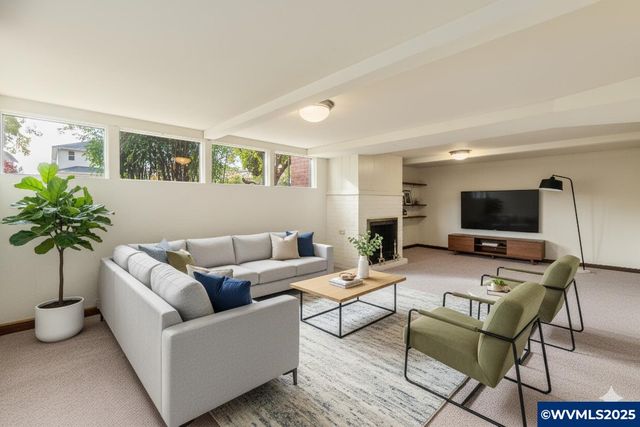 2755 D St NE, Salem, OR 97301