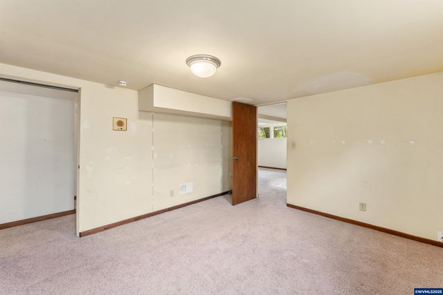 2755 D St NE, Salem, OR 97301