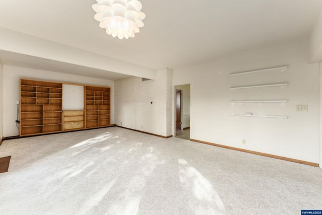 2755 D St NE, Salem, OR 97301