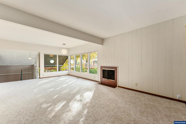 2755 D St NE, Salem, OR 97301