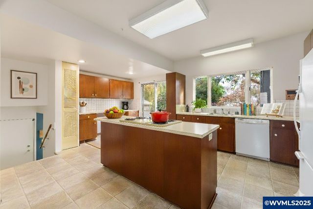 2755 D St NE, Salem, OR 97301