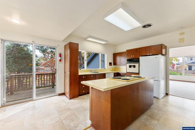 2755 D St NE, Salem, OR 97301