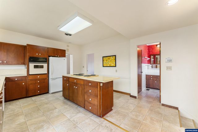 2755 D St NE, Salem, OR 97301