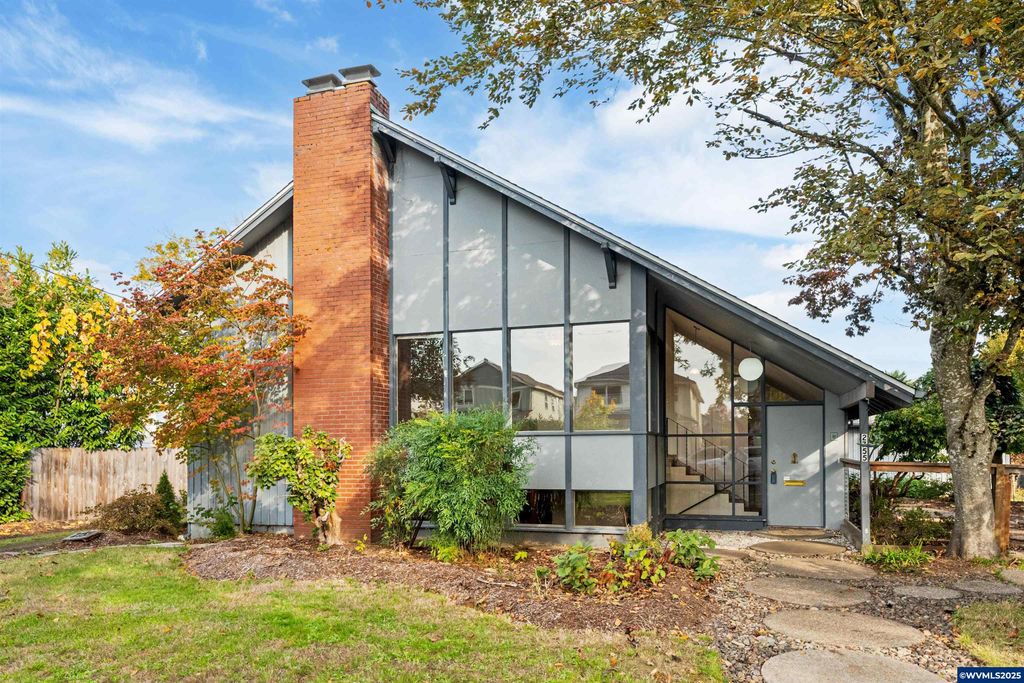 2755 D St NE, Salem, OR 97301