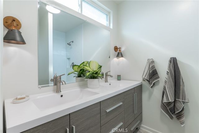 464 W Columbia Avenue, Pomona, CA 91768