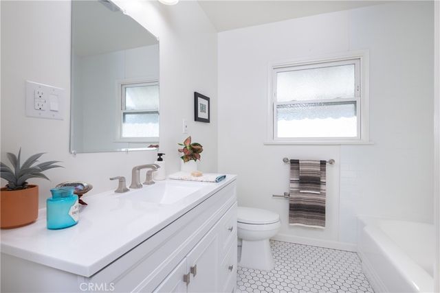 464 W Columbia Avenue, Pomona, CA 91768