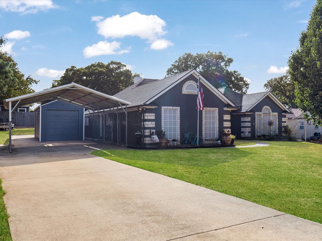 102 Oakwood Place, Joshua, TX 76058 — photo 3