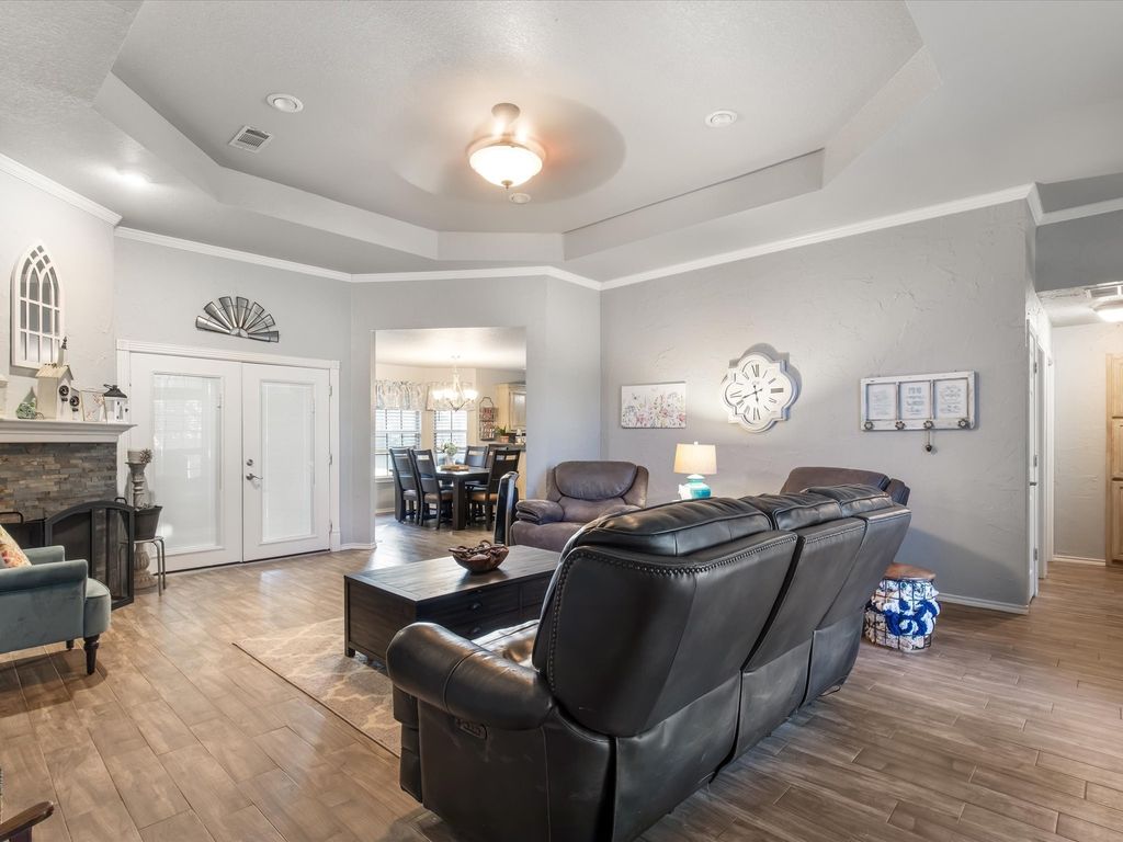 102 Oakwood Place, Joshua, TX 76058 — photo 4