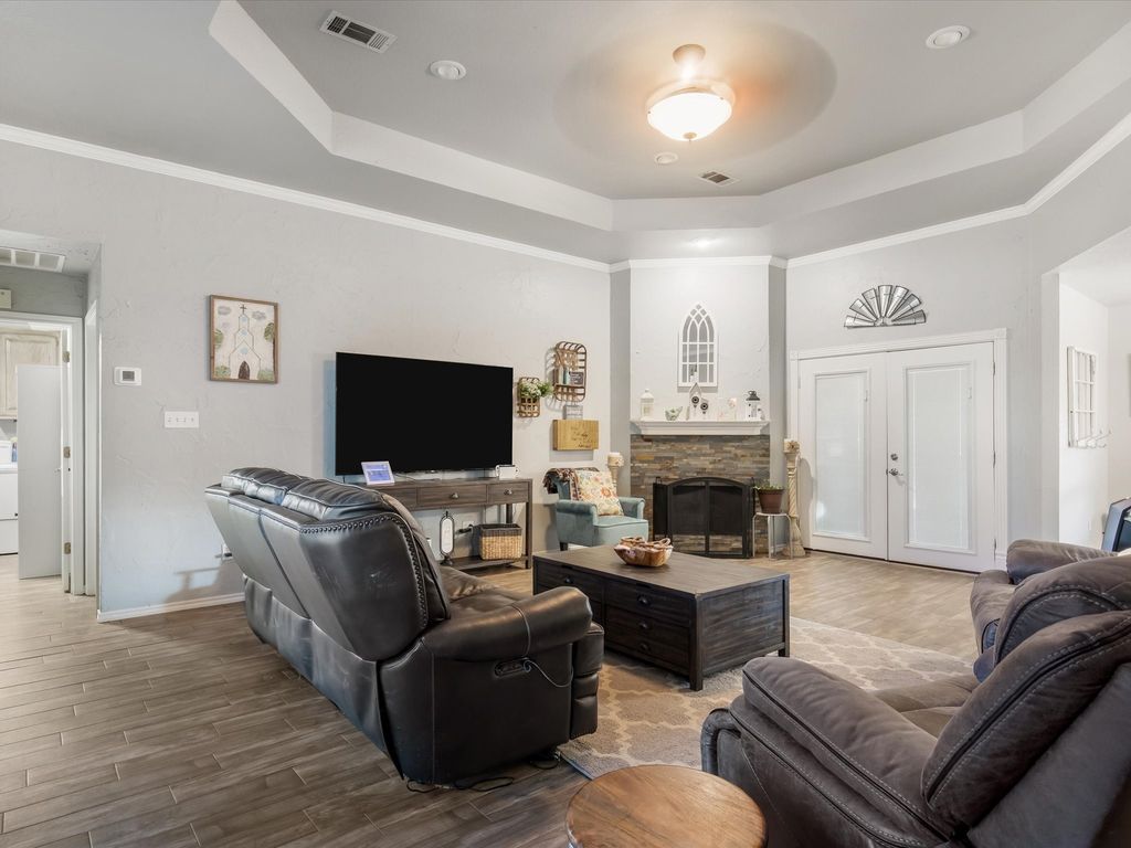 102 Oakwood Place, Joshua, TX 76058 — photo 5