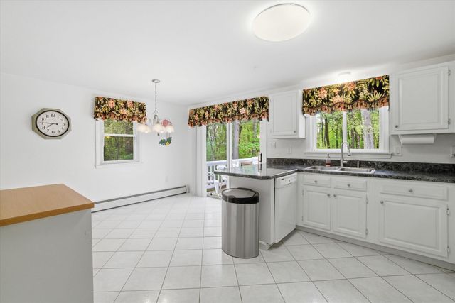 4 Timothy Lane, Hudson, NH 03051