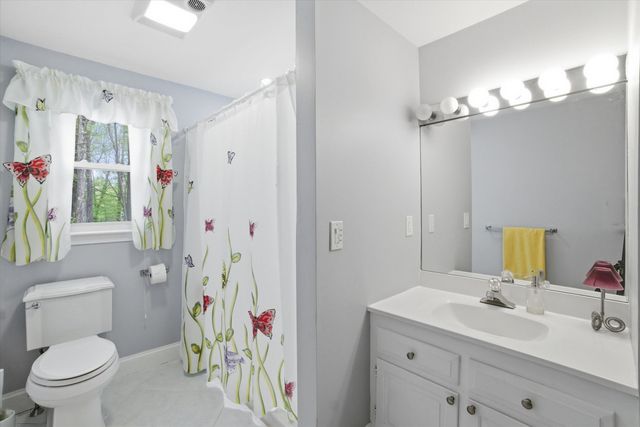 4 Timothy Lane, Hudson, NH 03051