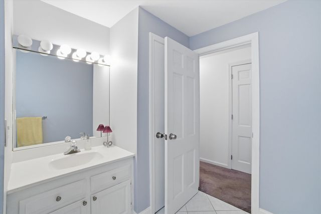4 Timothy Lane, Hudson, NH 03051