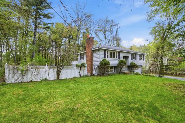 4 Timothy Lane, Hudson, NH 03051