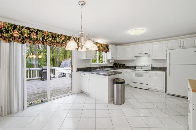 4 Timothy Lane, Hudson, NH 03051
