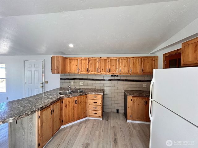 850 Crescent Street, Raymond, WA 98577