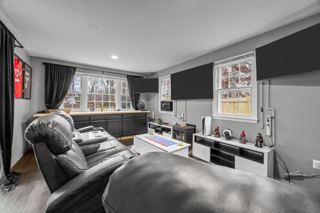 17 Kensington Drive, Sandwich, MA 02563