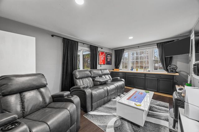 17 Kensington Drive, Sandwich, MA 02563