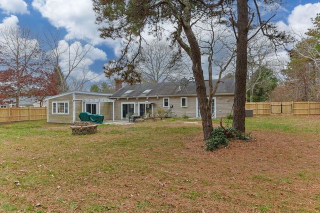 17 Kensington Drive, Sandwich, MA 02563