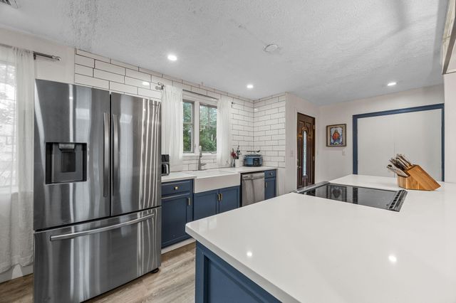 17 Kensington Drive, Sandwich, MA 02563