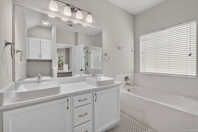 937 LAUREN ST, New Braunfels, TX 78130