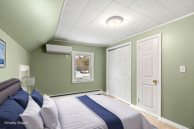 77 St James Avenue, Manchester, NH 03102