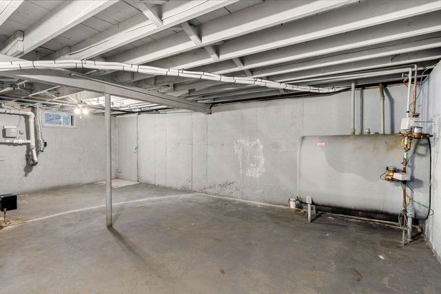 77 St James Avenue, Manchester, NH 03102