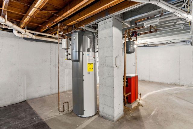 77 St James Avenue, Manchester, NH 03102