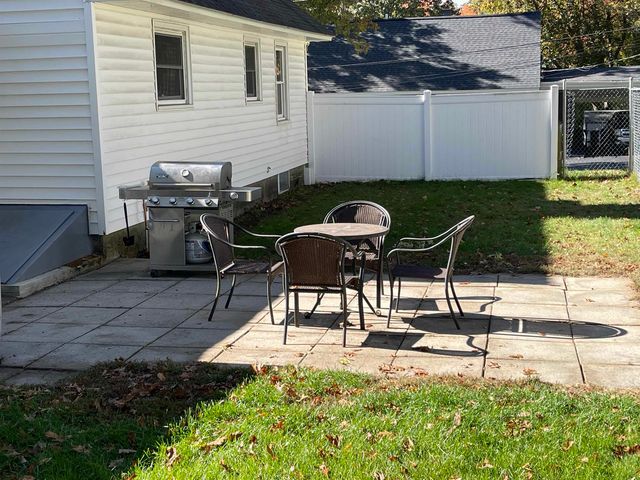 77 St James Avenue, Manchester, NH 03102