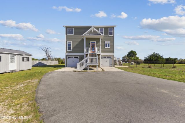 345 Twin Oaks Drive, Hampstead, NC 28443