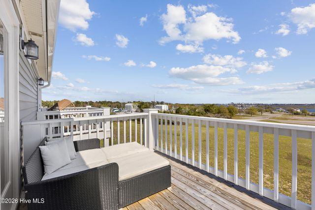 345 Twin Oaks Drive, Hampstead, NC 28443