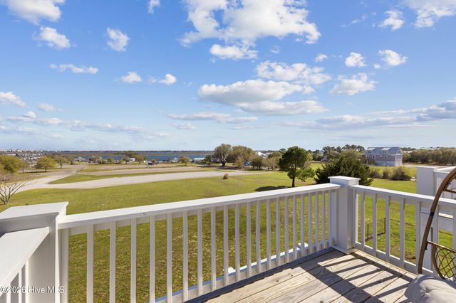 345 Twin Oaks Drive, Hampstead, NC 28443