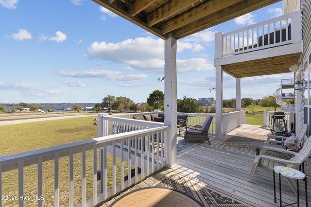 345 Twin Oaks Drive, Hampstead, NC 28443
