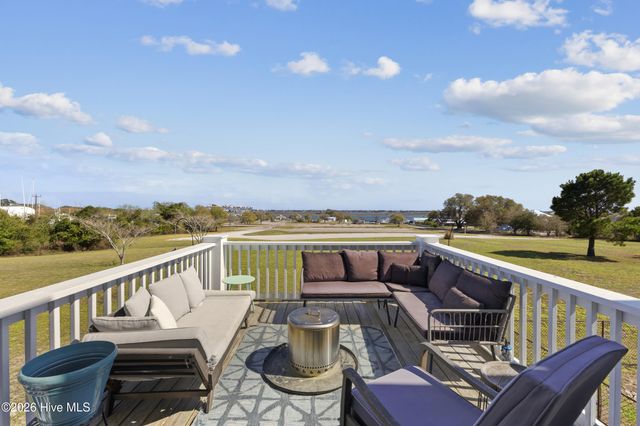 345 Twin Oaks Drive, Hampstead, NC 28443