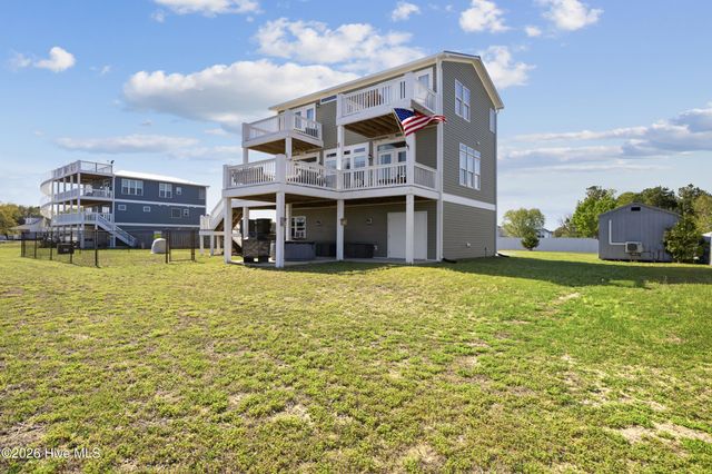 345 Twin Oaks Drive, Hampstead, NC 28443