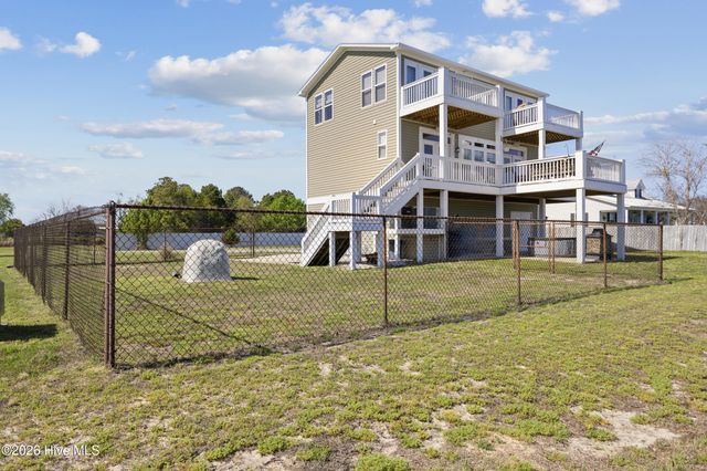 345 Twin Oaks Drive, Hampstead, NC 28443