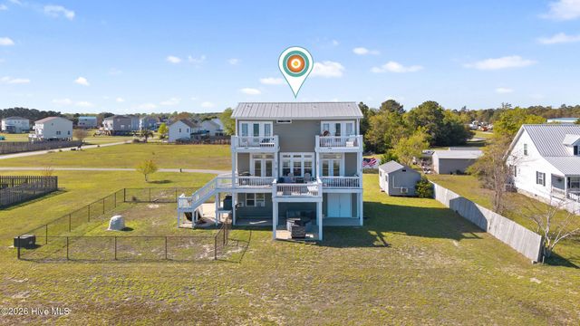 345 Twin Oaks Drive, Hampstead, NC 28443