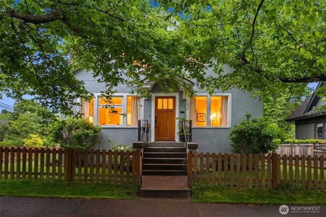 828 24th Avenue, Seattle, WA 98122