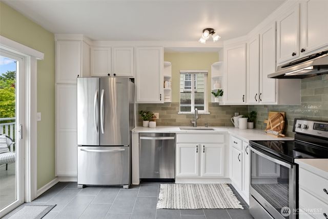 828 24th Avenue, Seattle, WA 98122