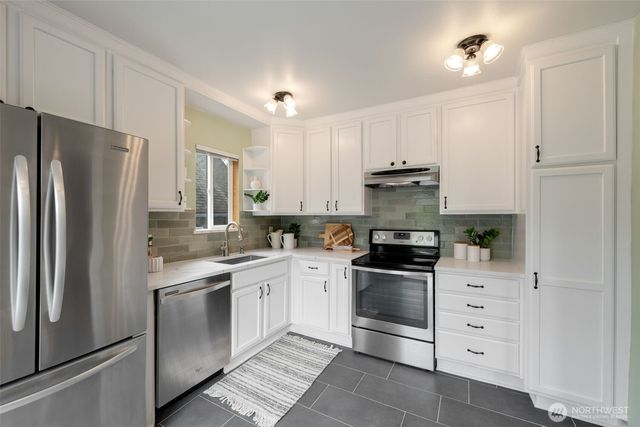 828 24th Avenue, Seattle, WA 98122