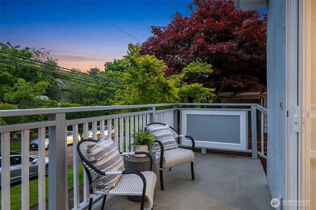 828 24th Avenue, Seattle, WA 98122