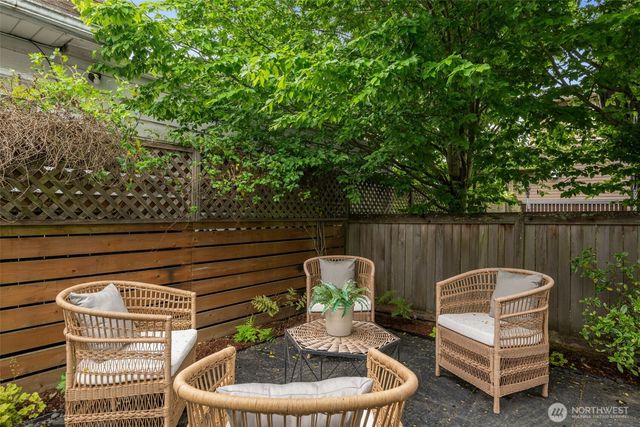 828 24th Avenue, Seattle, WA 98122