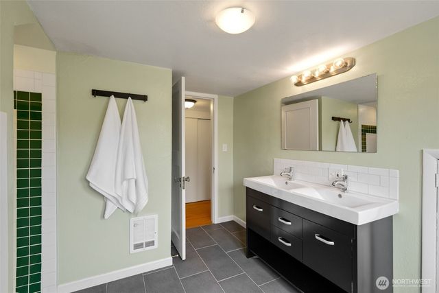 828 24th Avenue, Seattle, WA 98122
