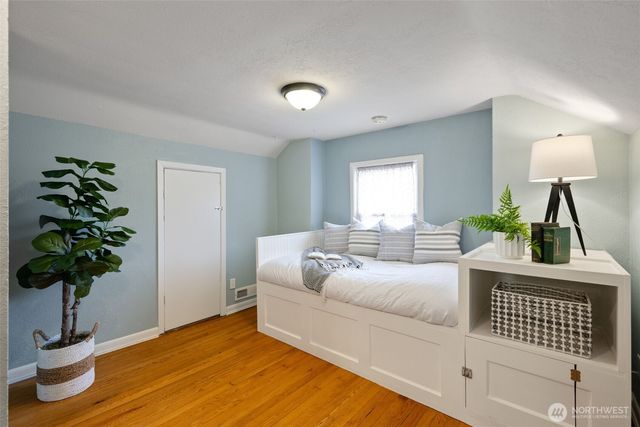 828 24th Avenue, Seattle, WA 98122