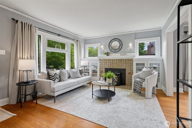 828 24th Avenue, Seattle, WA 98122