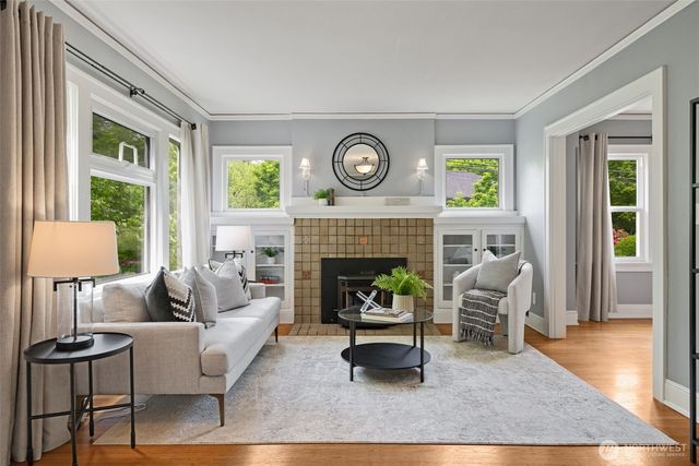 828 24th Avenue, Seattle, WA 98122