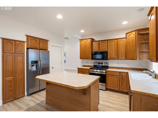 6808 Moses Pass, Springfield, OR 97478