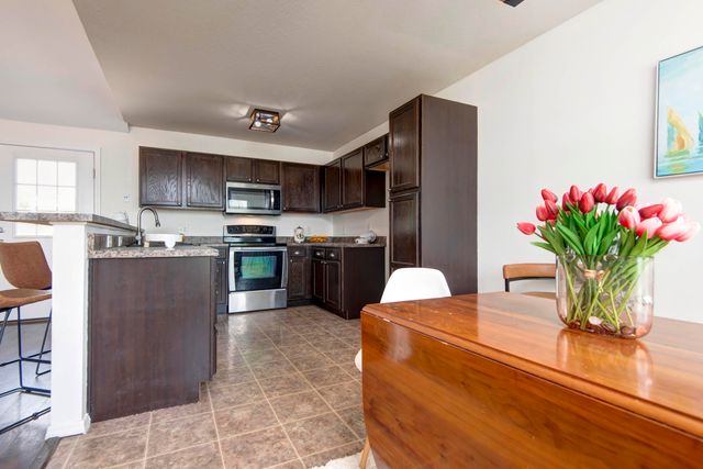 3808 N Spring Brooke Avenue, Springfield, MO 65803